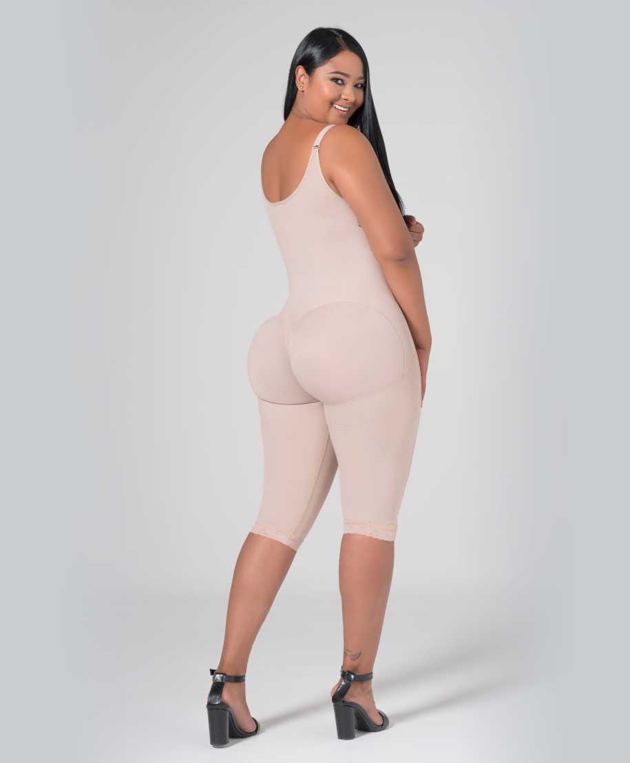 Back support and knee-length shapewear. Fajitexinternacional