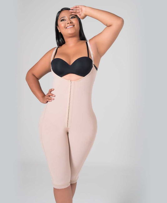 Back support and knee-length shapewear. Fajitexinternacional