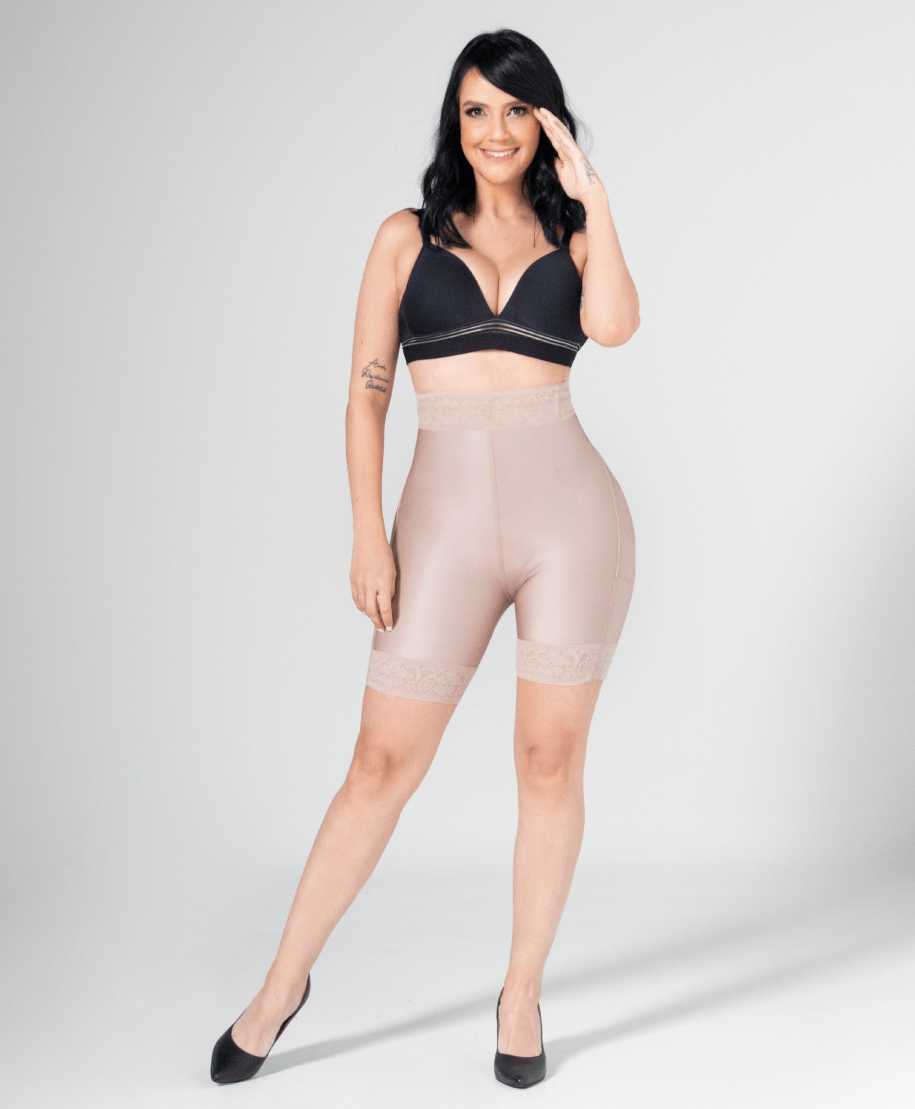 High-waisted and light compression shaping short. Fajitexinternacional